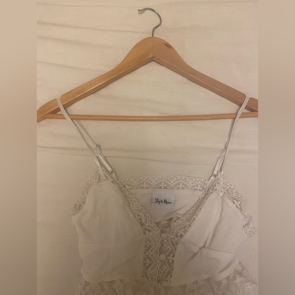 Isabelle’s cabinet white top